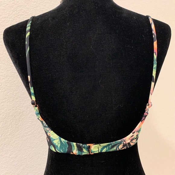 Tropical Print, Scallop Cut Pinup Bikini Top and High Waist Bottoms - Picture 5 of 9